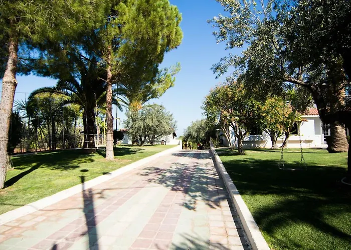 Country Peloponnese With Tennis Court And Pool Вилла Zevgolateion